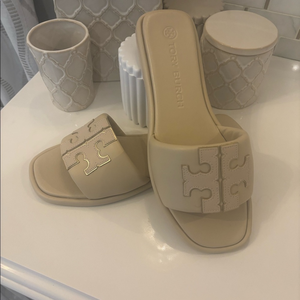 Tory Burch size 11 Sandals